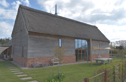 Halstead Casa | Stunning Rural Barn Conversion with Hot tub & pool table