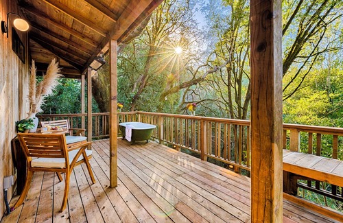 Freestone Cabaña | Stunning Sauna Cottage Retreat on Private Vineyard
