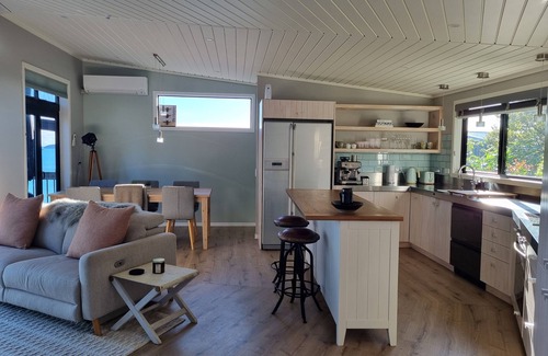 Coromandel Casa | Stunning Sea/Island Views - Wi-Fi, 86" Smart TV/Netflix/Apps. Weber BBQ E-Bikes