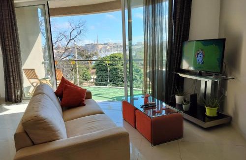 Gzira Apartamento | Stunning Seafront Apartment with Marina and Valletta views in Malta