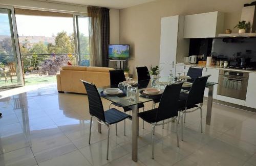 Gzira Apartamento | Stunning Seafront Apartment with Marina and Valletta views in Malta
