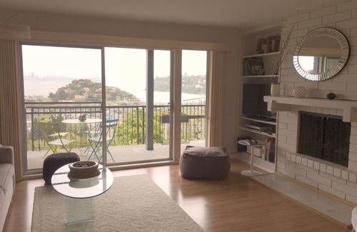 Belvedere Tiburon Condominio | Impresionantes vistas desde SF acogedor 1 dormitorio Pied-A-Terre