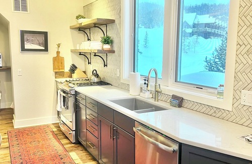 Saddle Ridge Casa | Bellamente actualizado Ski-in, Ski-out Saddle Ridge End Unit, Acceso a Moonlight Club