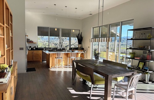 Healdsburg Casa | Stunning Sonoma 3BR, 3BA house w/view, lap pool, hot tub, Tesla chgr, Healdsburg