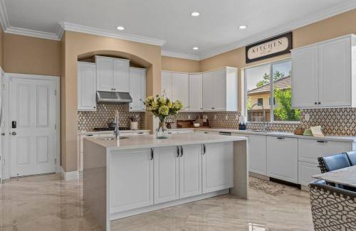 Westlake Apartamento | Stunning Spacious Family Home in Natomas