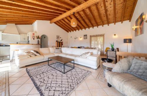 Aljezur Villa | Stunning Spacious Family Villa in the Algarve