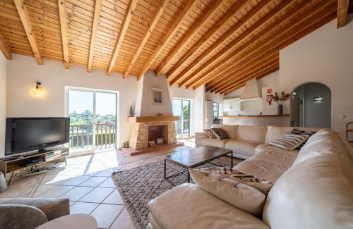 Aljezur Villa | Stunning Spacious Family Villa in the Algarve