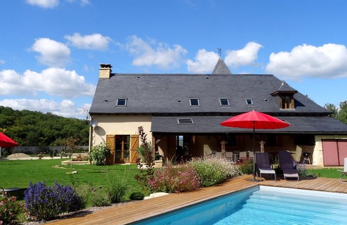 La Cassagne Villa | IMPRESIONANTE PIEDRA CONSTRUIDA FAMILIA VILLA AMIGABLE CON PISCINA CALENTADA CON AGUA SALADA ¡Y MÁS!