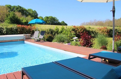 La Cassagne Villa | IMPRESIONANTE PIEDRA CONSTRUIDA FAMILIA VILLA AMIGABLE CON PISCINA CALENTADA CON AGUA SALADA ¡Y MÁS!