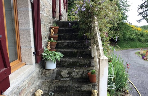 Viam Casa | Stunning stone3 bedroom house with views over lake and surrounding hills