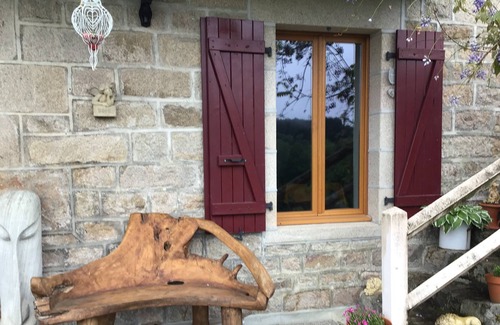Viam Casa | Stunning stone3 bedroom house with views over lake and surrounding hills