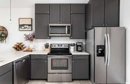 Meridian-Kessler Apartamento | Stunning Studio Apt near Broad Ripple CozySuites