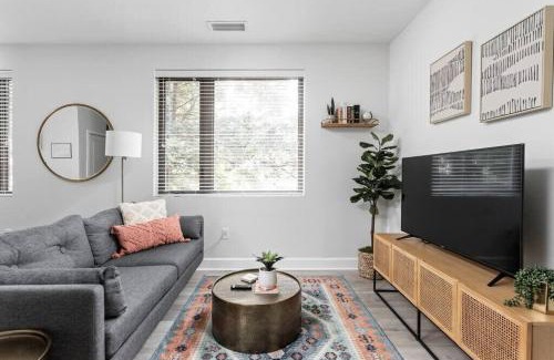 Meridian-Kessler Apartamento | Stunning Studio Apt near Broad Ripple CozySuites