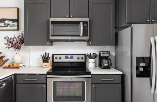 Meridian-Kessler Apartamento | Stunning Studio Apt Near Broad Ripple Cozysuites