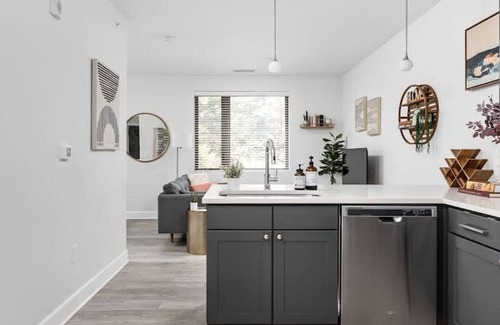 Meridian-Kessler Apartamento | Stunning Studio Apt Near Broad Ripple Cozysuites