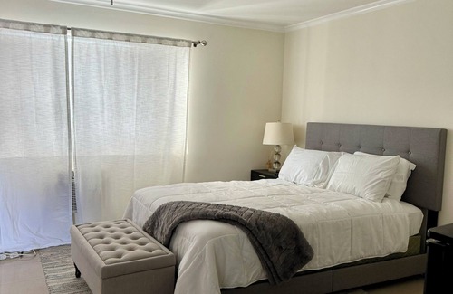 Valley Village Apartamento | Stunning Studio located in the alluring Valley near major attractions!