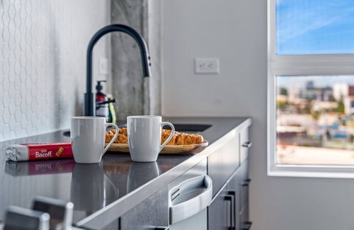 Channel District Apartamento | Stunning Studio | New and Luxury | Free Parking!