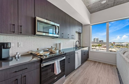 Channel District Apartamento | Stunning Studio | New and Luxury | Free Parking!