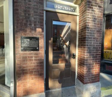 Cedar Falls Apartamento | Stunning Studio Overlooking Main Street Parkade!