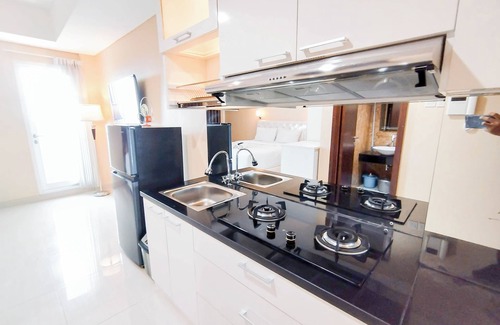 Surabaya Apartamento | Stunning Studio with Strategic Location at Grand Sungkono Lagoon Apartment
