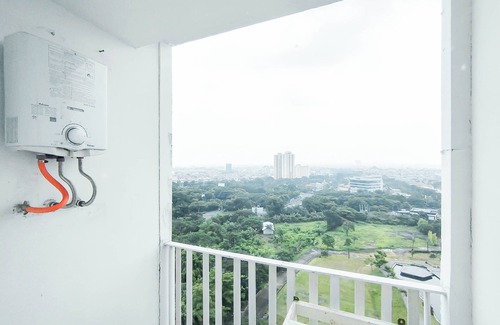 Surabaya Apartamento | Stunning Studio with Strategic Location at Grand Sungkono Lagoon Apartment