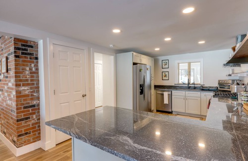 Sunapee Cabaña | Stunning Sunapee Lake Getaway w/ Hot Tub!