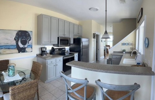 Bonito Boathouses Casa | Stunning Sunrise and Sunset Views, King Suites, and Double Balconies. Premium Golf Cart Included, and Well-Behaved Pets Considered - 861 Bonito Rd