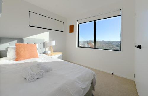 Forrest Hill Villa | Stunning Three bedroom Unit in Forrest Hill