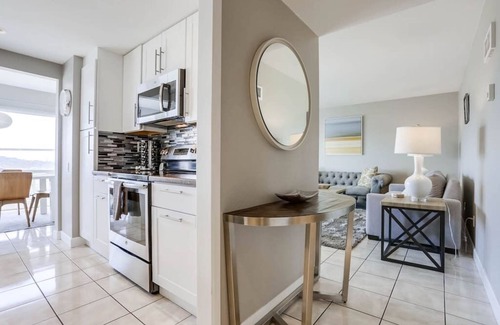 Solana Beach Condominio | Guest Favorite! Whitewater & Track Views! Pool!