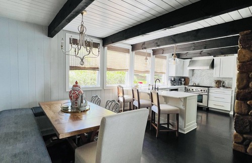 Lake Norman of Catawba Cabaña | Stunning sunrises & water views in this 4 bedroom cottage on Lake Norman!