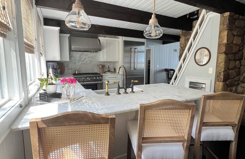 Lake Norman of Catawba Cabaña | Stunning sunrises & water views in this 4 bedroom cottage on Lake Norman!