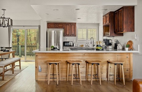Eagle Mountain Estates Casa | Stunning Big Bear Retreat | Ping Pong & Pool Table