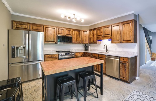 Valdosta Casa | Stunning Valdosta A-Frame Home with Private Pool!