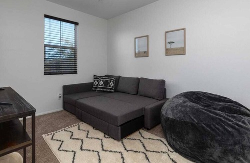 North Las Vegas Casa | Stunning Vegas Skyline View, Rooftop Deck - 4B/3B