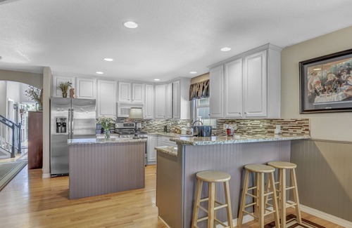 Erie Casa | Stunning Victorian Oasis with Privacy!