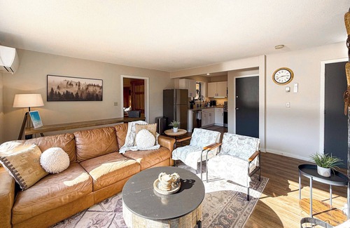 Lincoln Condominio | Stunning View, 3 minutes to Loon, NEW Renovation!