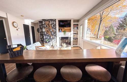 Lincoln Condominio | Stunning View, 3 minutes to Loon, NEW Renovation!