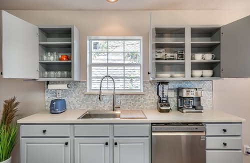 Crownridge of Texas Casa | Stunning View at the Rim! Gated and CLEAN! 6 Flags, La Cantera, Top Golf <1mi