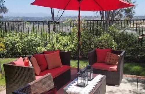 Aliso Viejo Casa | Stunning View Getaway - 2 bdrms, 2.5 baths & Pool