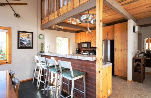 Truckee Casa | Impresionante vista de casa perfecta para familias que aman las actividades al aire libre