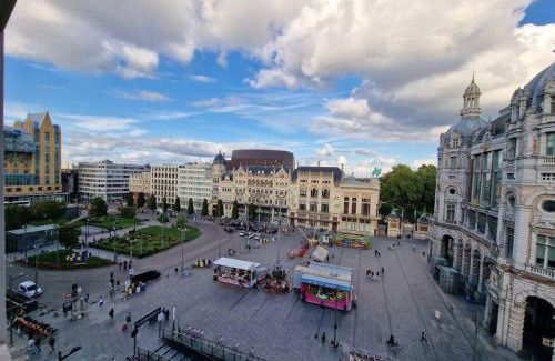 Statiekwartier Apartamento | Stunning View + Japan Design Bed @ Central Station