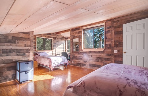 Los Gatos Casa | Stunning View, Large Living Room, King bed, 45 acre Redwood Retreat