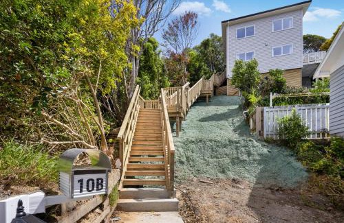Johnsonville Casa | Stunning view, privacy, close to ferry & brand-new