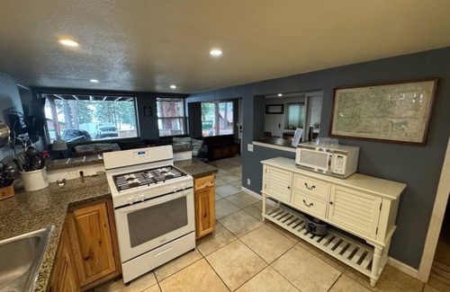Peninsula Village Cabina | Stunning Views at Lake Almanor Cabins 6 & 7