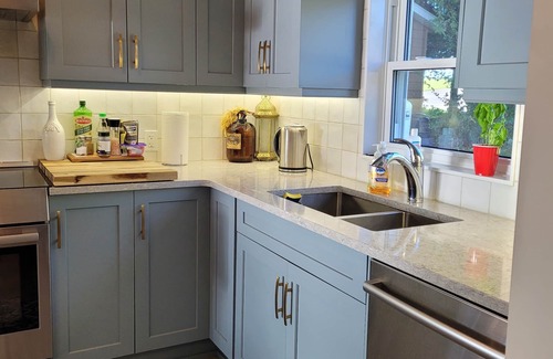 Howe Island Casa | Stunning views, cottage charm and modern luxury converge in the 1000 Islands!