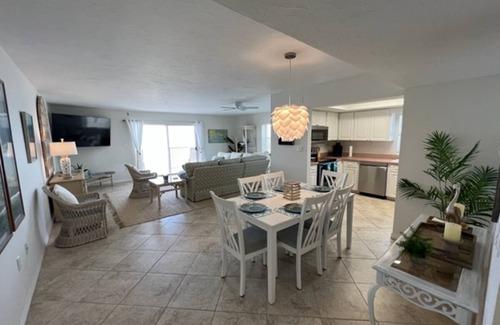 Longboat Key Condominio | Stunning Views, Directly on beach, Pool, Private Corner Unit