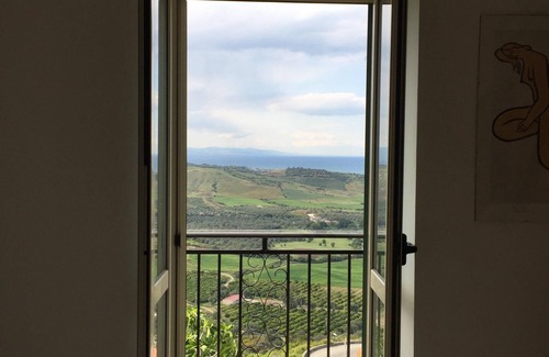 Calopezzati Casa | Impresionantes vistas desde esta hermosa casa en el corazón de Calopezzati.
