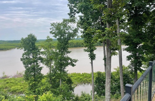 Southmont Casa | Stunning views from this lakeside cottage. Sleeps 8-11.