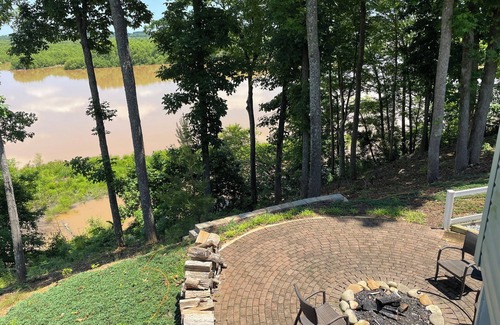 Southmont Casa | Stunning views from this lakeside cottage. Sleeps 8-11.