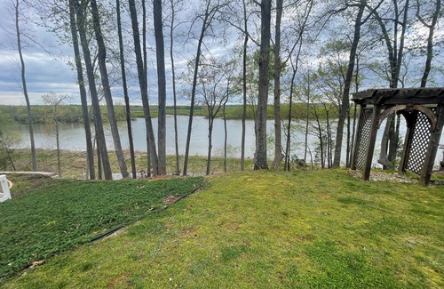 Southmont Casa | Stunning views from this lakeside cottage. Sleeps 8-11.